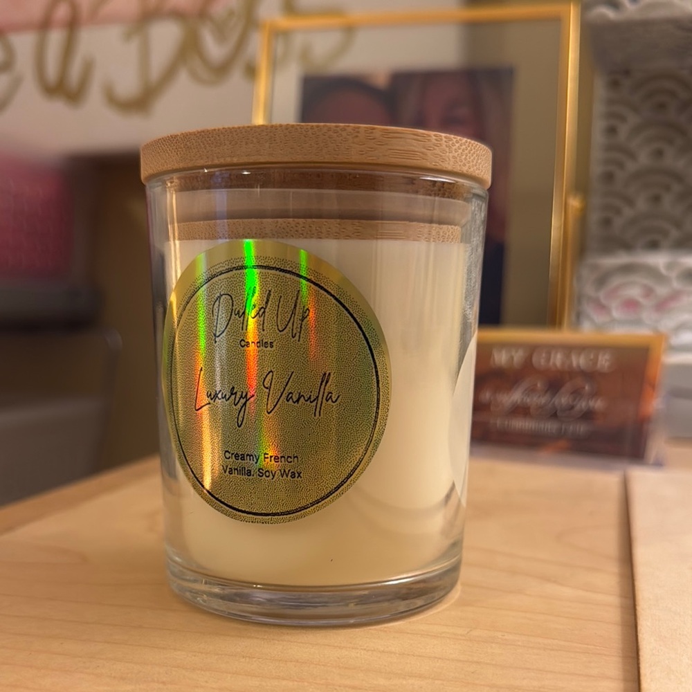 7oz Luxury Vanilla Scented Soy Wax Candle - Picture 2 of 3